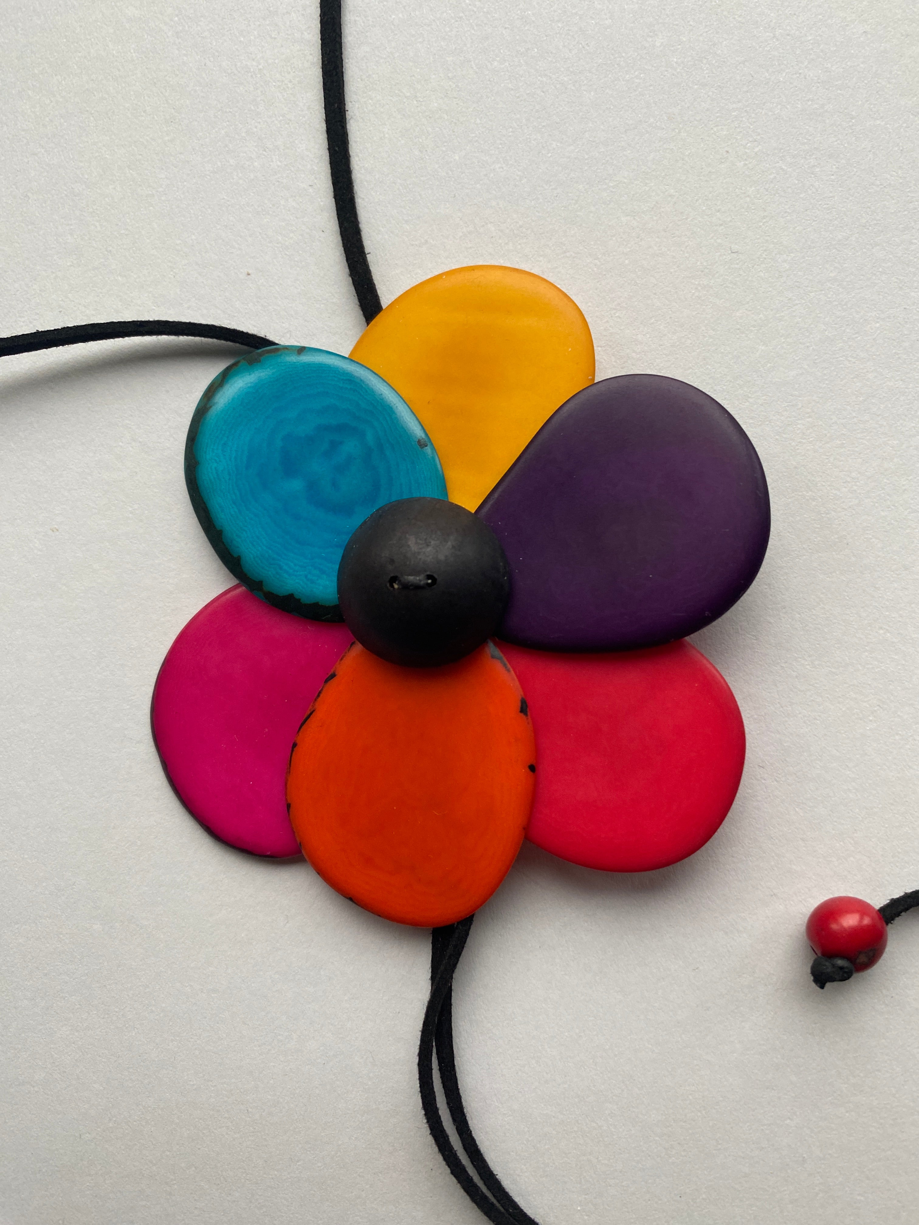 Flower Tagua Necklace - Multicolour